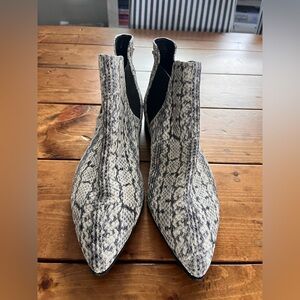 Cole Haan Gray Snakeskin Ankle Boots Sz 9 m